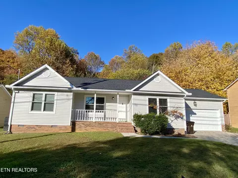 2631 Crestpark Rd, Knoxville, TN 37912