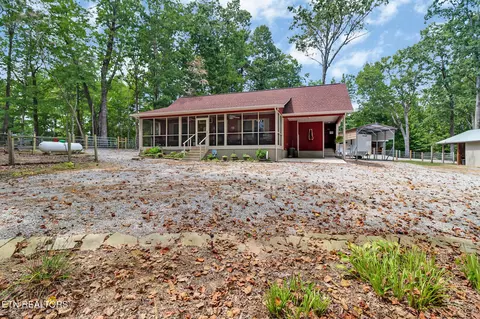 678 Spruce Creek Dr, Jamestown, TN 38556