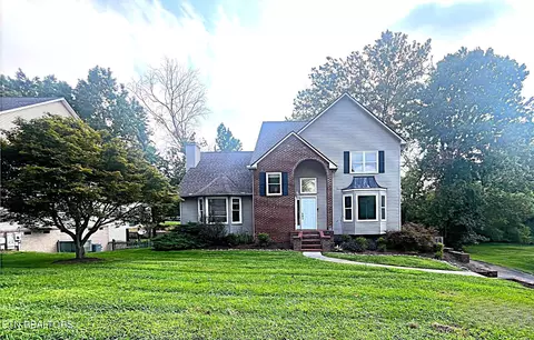 1844 Pinestraw Ln, Knoxville, TN 37932