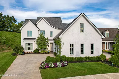 9750 Clingmans Dome Dr, Knoxville, TN 37922