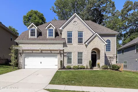 1119 Snowy Peak Ln, Knoxville, TN 37922