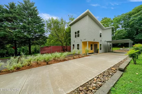 1327 Brown Ave, Knoxville, TN 37917