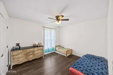 Bedroom - 13723 Old Kentucky Rd, Walling, TN 38587 photo 3 of 3