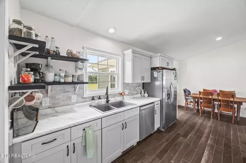 Kitchen - 13723 Old Kentucky Rd, Walling, TN 38587 photo 4 of 4