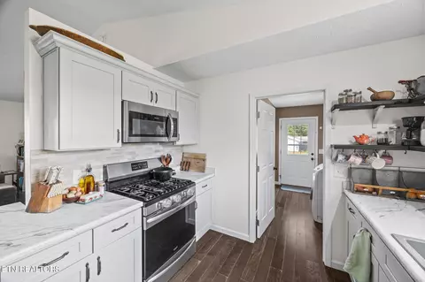 Kitchen - 13723 Old Kentucky Rd, Walling, TN 38587 photo 3 of 4