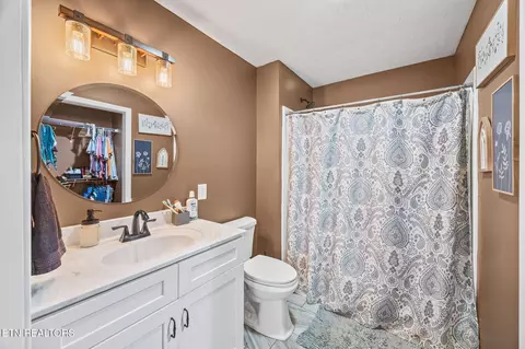 Bath - 13723 Old Kentucky Rd, Walling, TN 38587 photo 1 of 2