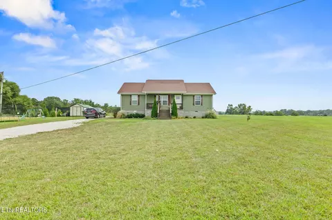 Exterior - 13723 Old Kentucky Rd, Walling, TN 38587 photo 3 of 4