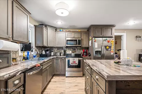 Kitchen - 265 Grape Rough Rd, Oneida, TN 37841 photo 5 of 6