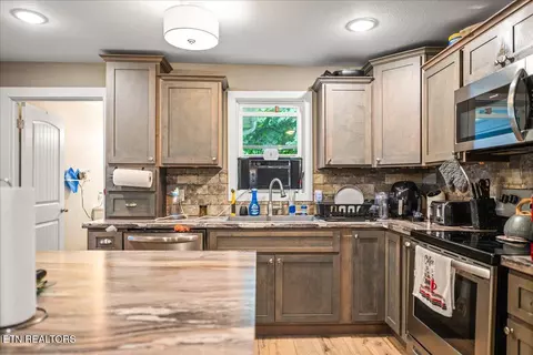 Kitchen - 265 Grape Rough Rd, Oneida, TN 37841 photo 4 of 6