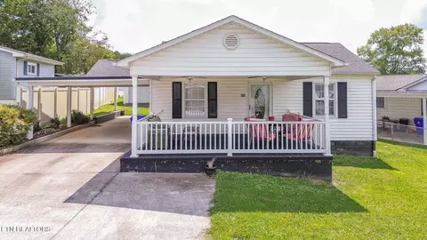 447 Carroll Dr, Harriman, TN 37748