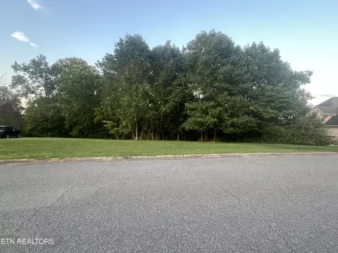 47 Riverside Dr, Oak Ridge, TN 37830