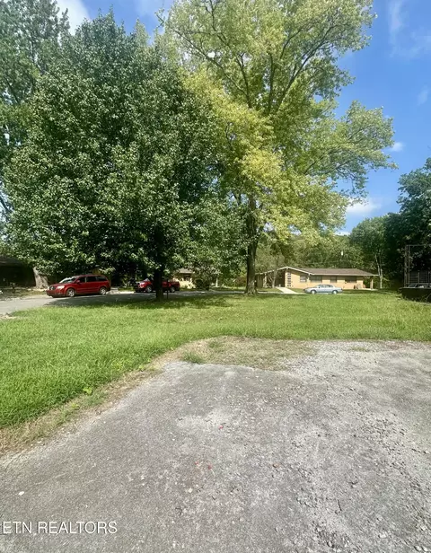 428 Kingston Ave, Oliver Springs, TN 37840