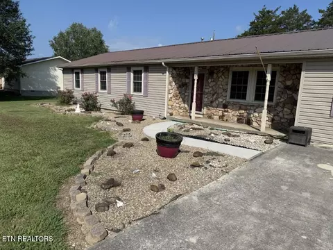 324 Farris Cir, La Follette, TN 37766