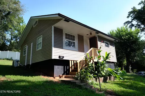 128 E Wadsworth Cir, Oak Ridge, TN 37830