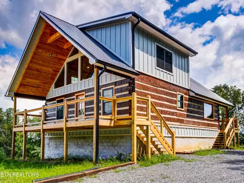 630 Douglas Ridge Dr, Dandridge, TN 37725