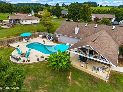 1635 Sams Dr, Dandridge, TN 37725