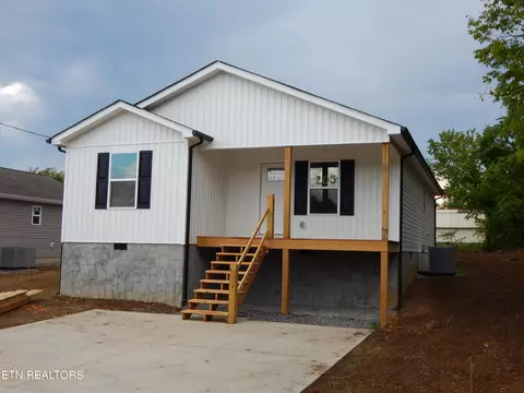 205 Kelsey St, Etowah, TN 37331