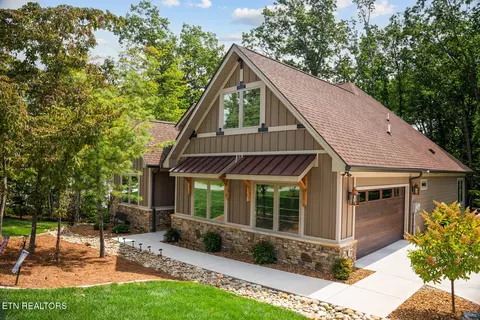 51 Cedar Ridge Cir, Crossville, TN 38558
