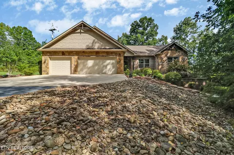 385 Westchester Dr, Crossville, TN 38558