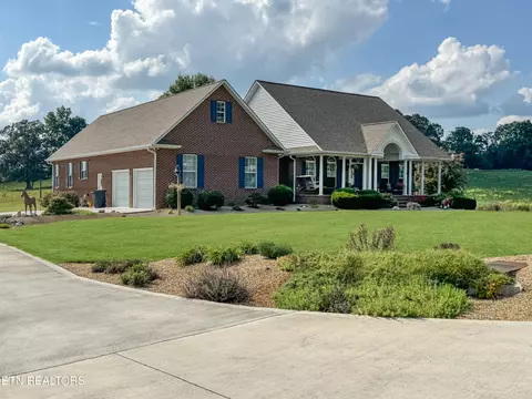 411 Robbins St, Sweetwater, TN 37874