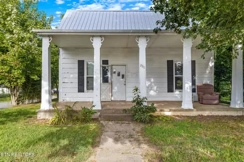 230 Pennsylvania Ave, Etowah, TN 37331