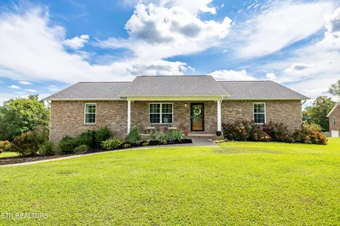 810 River Cliff Dr, Kodak, TN 37764