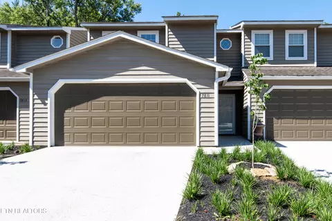 7811 Village Dr, Knoxville, TN 37919