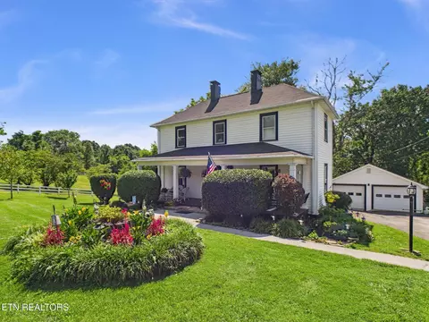 3287 W Town Creek Rd, Lenoir City, TN 37771