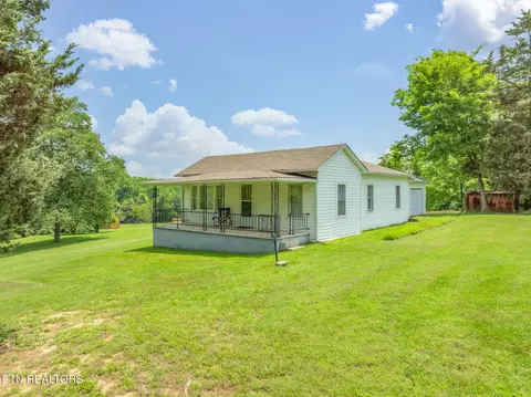 262 Harding Rd, Harriman, TN 37748