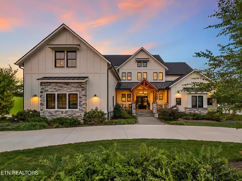 313 Spoondrift Ct, Louisville, TN 37777