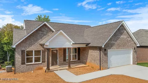 690 Carrington Blvd, Lenoir City, TN 37771