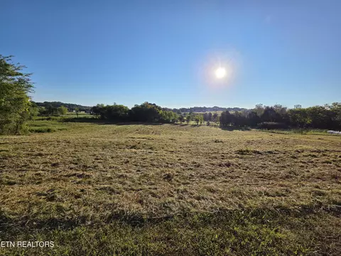 Savannah Lane, Madisonville, TN 37354