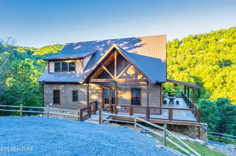 2446 Misty Shadows Dr, Sevierville, TN 37862