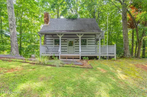 536 Deer Path Ln, Gatlinburg, TN 37738