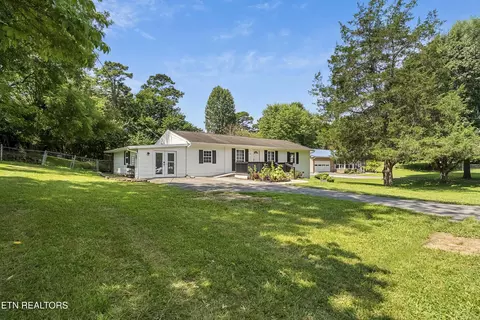 1133 NW Ferd Hickey Rd, Knoxville, TN 37909