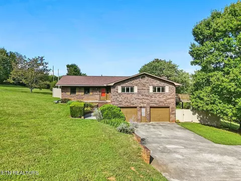 916 Bert Garner Ln, Maryville, TN 37803