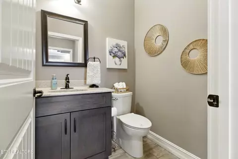 Bath - 157 Danielle Ct, Harrogate, TN 37752 photo 5 of 6