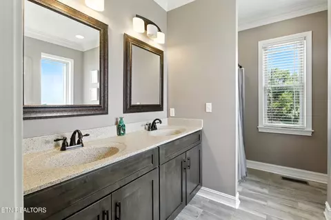 Bath - 157 Danielle Ct, Harrogate, TN 37752 photo 1 of 6