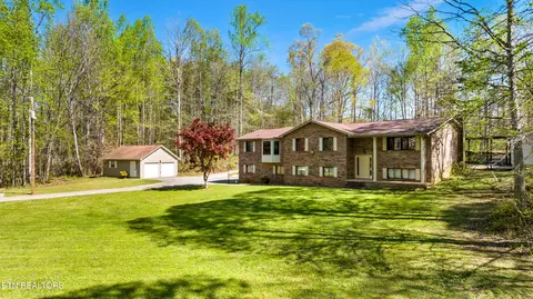 1502 Donna Dr, Lenoir City, TN 37771