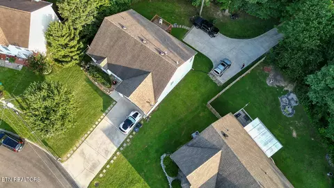 5360 Amherst Woods Ln, Knoxville, TN 37921