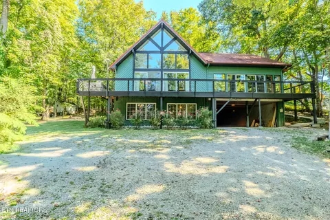 1411 Ridge Rd, Caryville, TN 37714