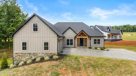909 Sophie Dr, Greenback, TN 37742