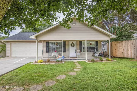 120 Emerald Ct Pl, Lenoir City, TN 37771
