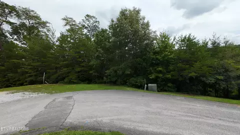 2027 Piney Overlook Ln, Sevierville, TN 37862
