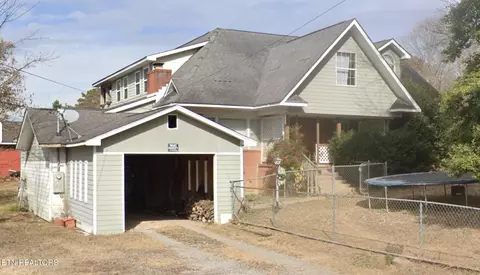 8107 Burchfield Dr, Oak Ridge, TN 37830