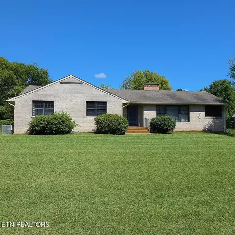 220 Locha Poka Dr, Maryville, TN 37803