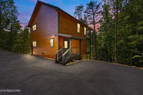 2203 Legend Dr, Sevierville, TN 37876