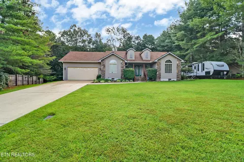 422 Pine Grove Rd, Crossville, TN 38571