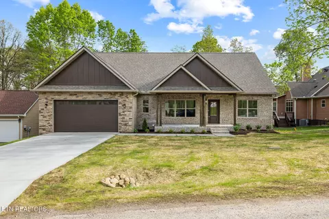 616 Lakeview Dr, Crossville, TN 38558