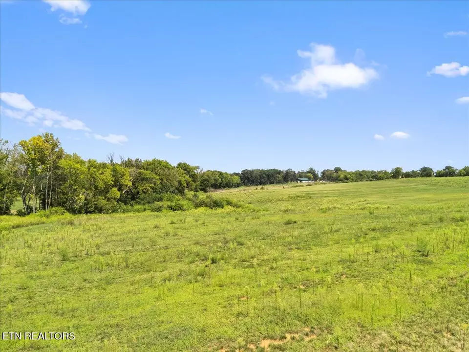  2423 Perkle Rd, Lenoir City, TN 37772 photo 2